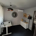 Fjaka, Old Stone House Apartamento Kaštela