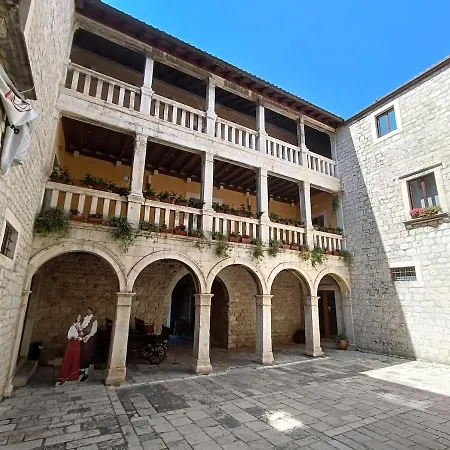 Fjaka, Old Stone House Apartamento