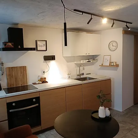 Apartamento Fjaka, Old Stone House